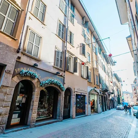 Feel - Minimal House - Centro アパート ベルガモ